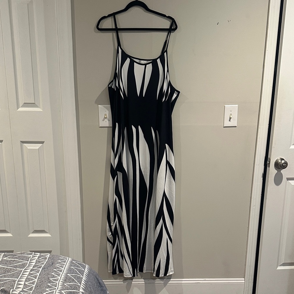 Chic Monochrome Maxi Dress